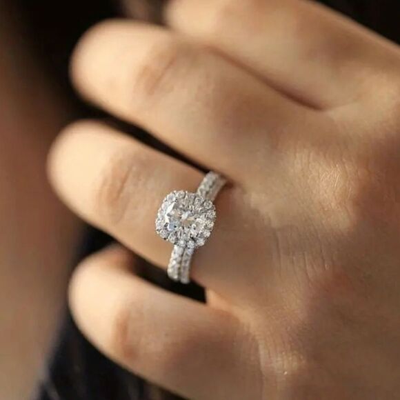 Timeless Dazzling Zircon Ring Classic yet Fashion - Picture 4 of 7